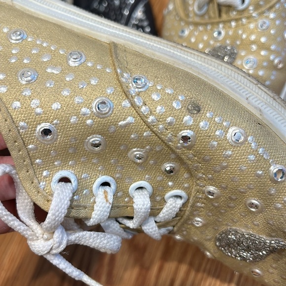 Vintage Cache bundle of 2 hand painted embellished sneakers women’s size 7 - Picture 13 of 16